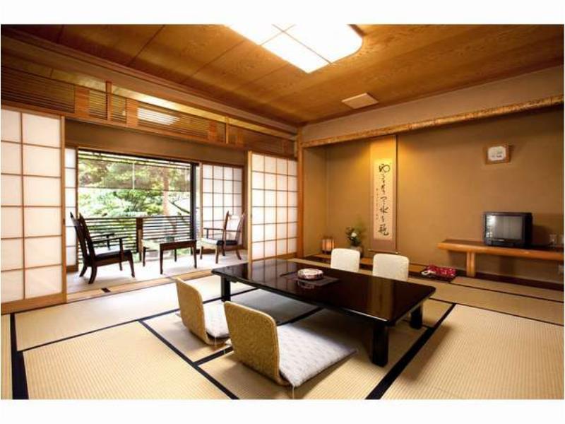 Готель Atami Onsen Yamaki Ryokan Екстер'єр фото